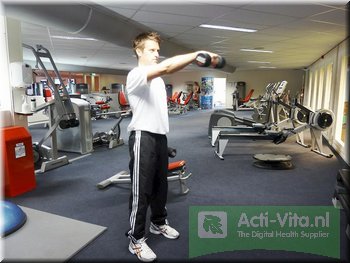 Fout bij Front Raise: Hoger dan schouderhoogte